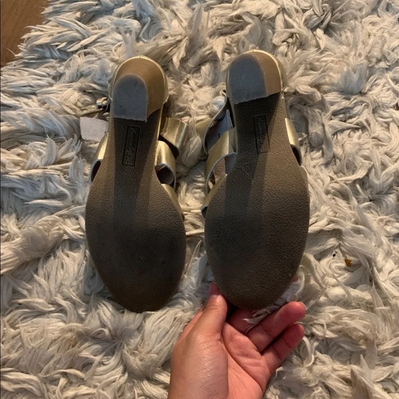 Heels - Picture 3 of 4